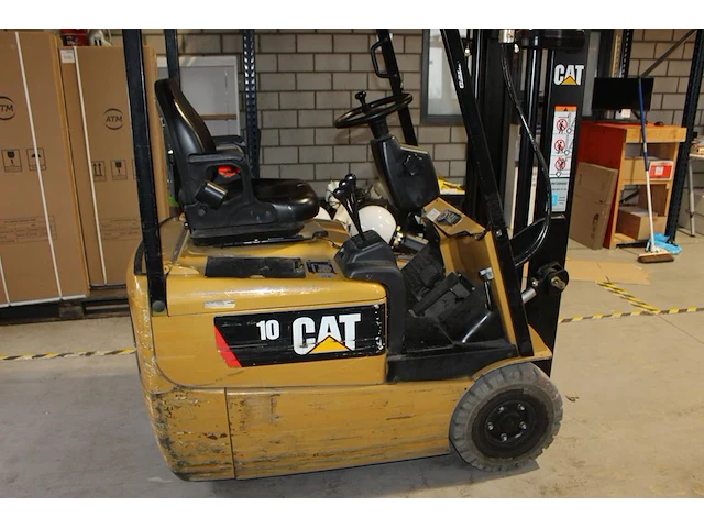 Elektrische heftruck caterpillar 10. bouwjaar 2011 . maximale hefhoogte 480 cm. maximale hefgewicht 1000 kg... - afbeelding 4 van  7