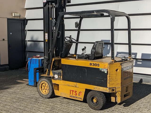Elektrische heftruck, deawoo, b30s, geel/blauw, 1998 - afbeelding 2 van  36