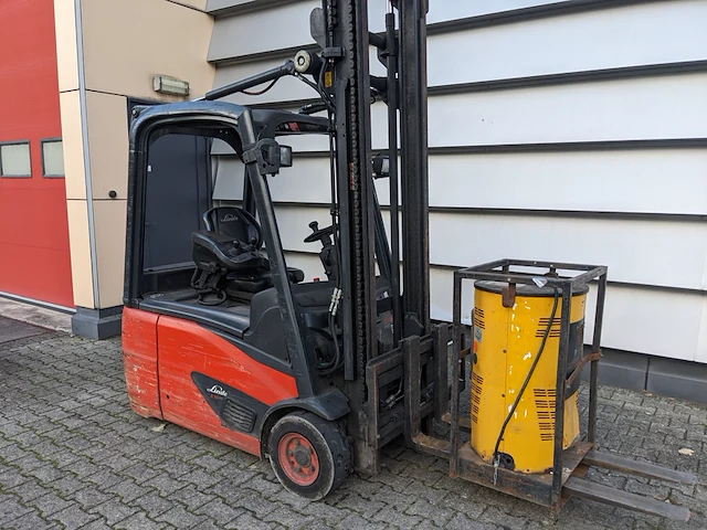 Elektrische heftruck, linde, e16-02, rood, 2014 - afbeelding 6 van  31