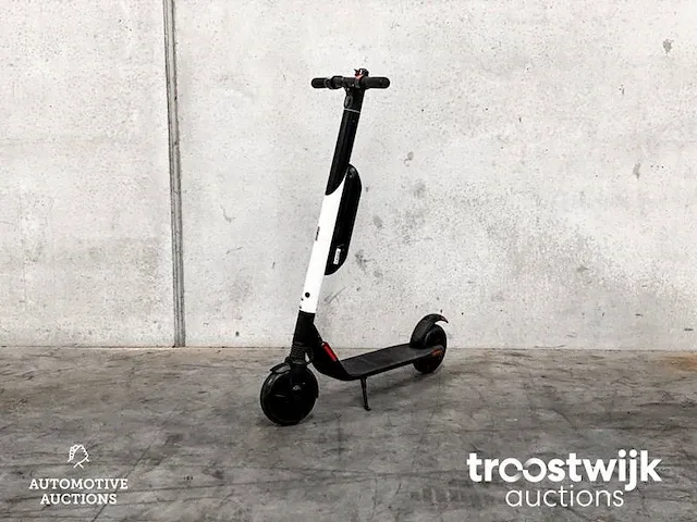Elektrische kickscooter / step - afbeelding 1 van  9