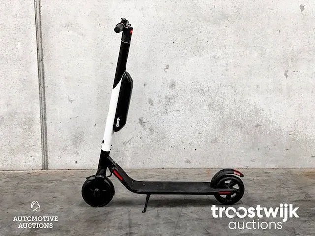 Elektrische kickscooter / step - afbeelding 2 van  9