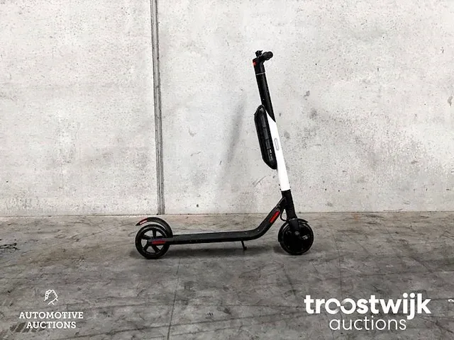 Elektrische kickscooter / step - afbeelding 4 van  9
