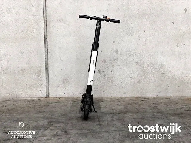 Elektrische kickscooter / step - afbeelding 5 van  9