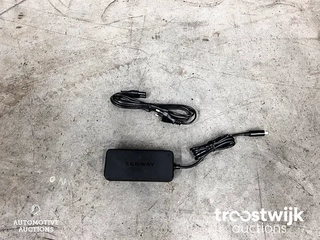 Elektrische kickscooter / step - afbeelding 6 van  9