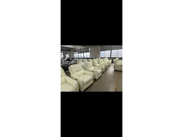 Elektrische lounge fateuil, beige, 2025 - afbeelding 1 van  4