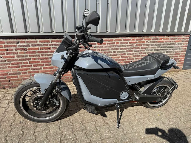 Elektrische motorfiets - afbeelding 1 van  15