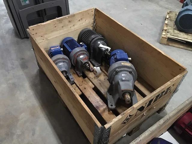 Elektrische motorreductoren (4x) - afbeelding 1 van  4