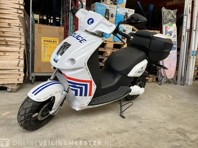 Elektrische motor/scooter 80 km p/u 'police' edrive, cargo job - afbeelding 1 van  13