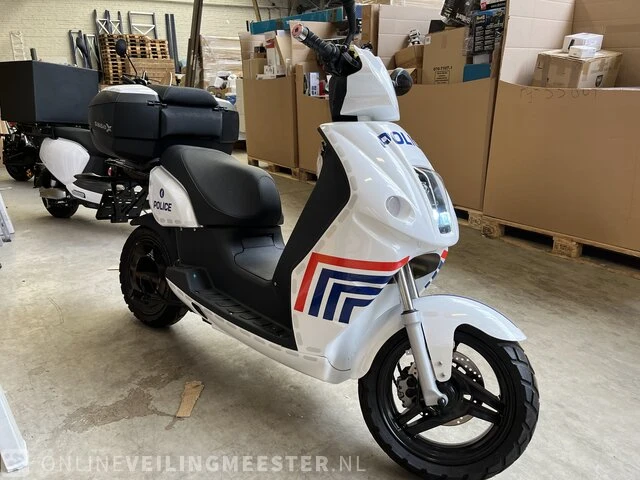 Elektrische motor/scooter 80 km p/u 'police' edrive, cargo job - afbeelding 6 van  13