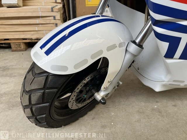 Elektrische motor/scooter 80 km p/u 'police' edrive, cargo job - afbeelding 8 van  13