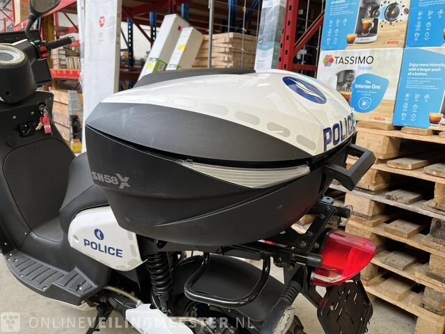 Elektrische motor/scooter 80 km p/u 'police' edrive, cargo job - afbeelding 11 van  13