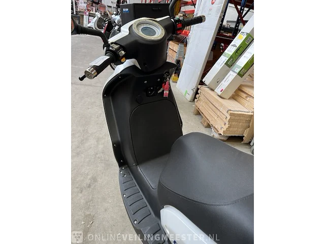 Elektrische motor/scooter 80 km p/u 'police' edrive, cargo job - afbeelding 12 van  13
