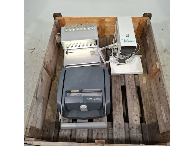 Elektrische nietmachine en 2x inbindmachine, o.a leitz - afbeelding 4 van  11