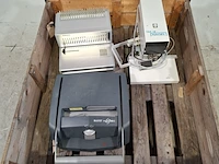 Elektrische nietmachine en 2x inbindmachine, o.a leitz - afbeelding 4 van  11