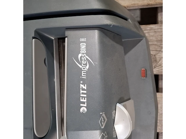 Elektrische nietmachine en 2x inbindmachine, o.a leitz - afbeelding 7 van  11