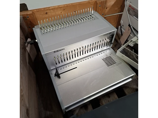 Elektrische nietmachine en 2x inbindmachine, o.a leitz - afbeelding 8 van  11