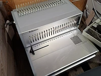 Elektrische nietmachine en 2x inbindmachine, o.a leitz - afbeelding 8 van  11