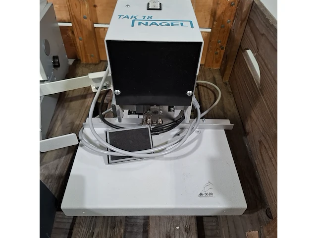 Elektrische nietmachine en 2x inbindmachine, o.a leitz - afbeelding 10 van  11