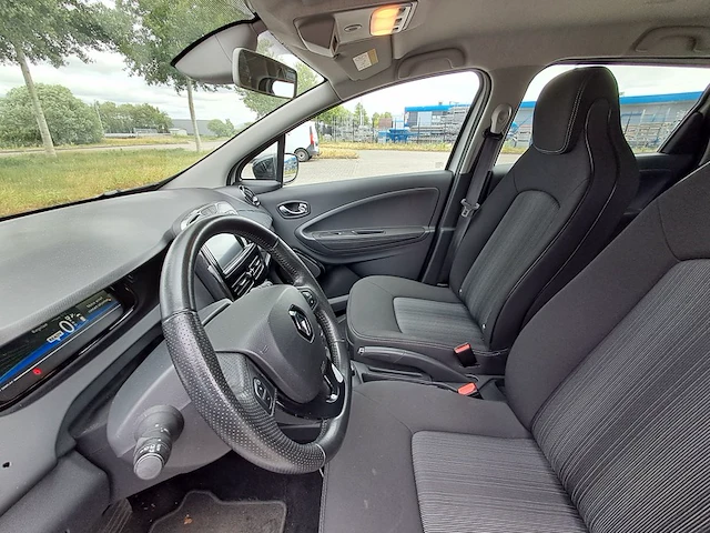 Elektrische personenauto renault, zoë r90 intens | 40 kwh accu, bouwjaar 2018 - afbeelding 17 van  56