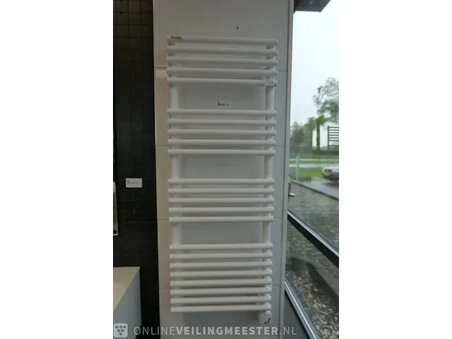 Elektrische radiator antrax it, wit ral 9016 - afbeelding 1 van  6