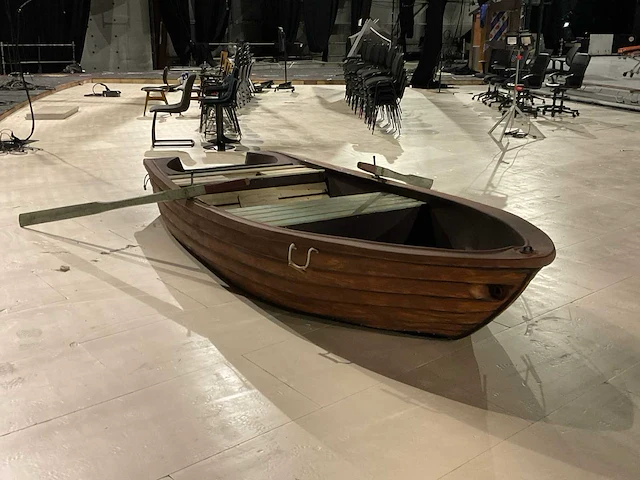 Elektrische roeiboot - afbeelding 1 van  9