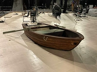 Elektrische roeiboot - afbeelding 1 van  9