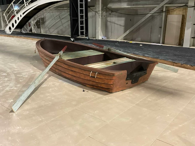 Elektrische roeiboot - afbeelding 4 van  9