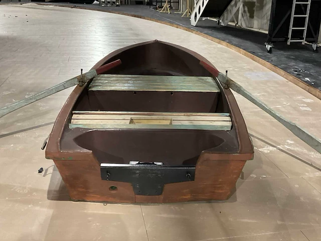 Elektrische roeiboot - afbeelding 5 van  9