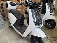 Elektrische scooter 25 km p/u, edrive, milano, wit - afbeelding 1 van  10