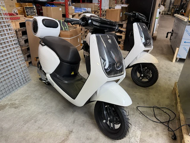 Elektrische scooter 25 km p/u, edrive, milano, wit - afbeelding 3 van  10