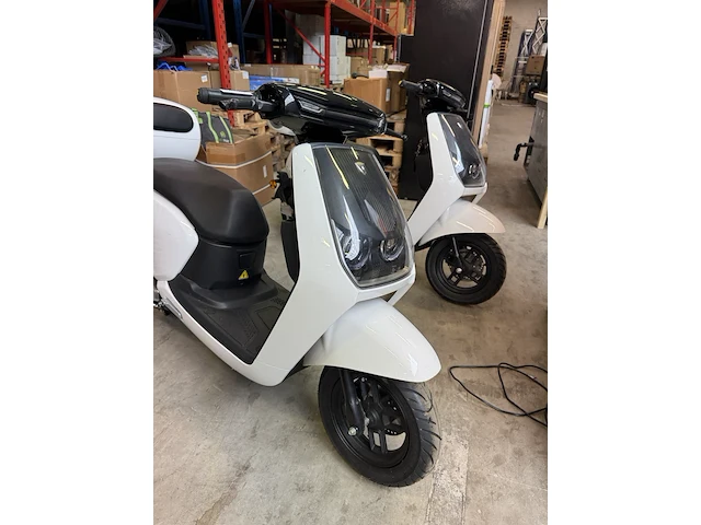 Elektrische scooter 25 km p/u, edrive, milano, wit - afbeelding 4 van  10