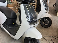 Elektrische scooter 25 km p/u, edrive, milano, wit - afbeelding 4 van  10