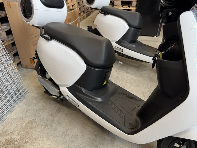 Elektrische scooter 25 km p/u, edrive, milano, wit - afbeelding 5 van  10