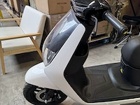 Elektrische scooter 25 km p/u, edrive, milano, wit - afbeelding 9 van  10