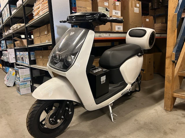 Elektrische scooter 25km/u edrive, milano - afbeelding 1 van  12