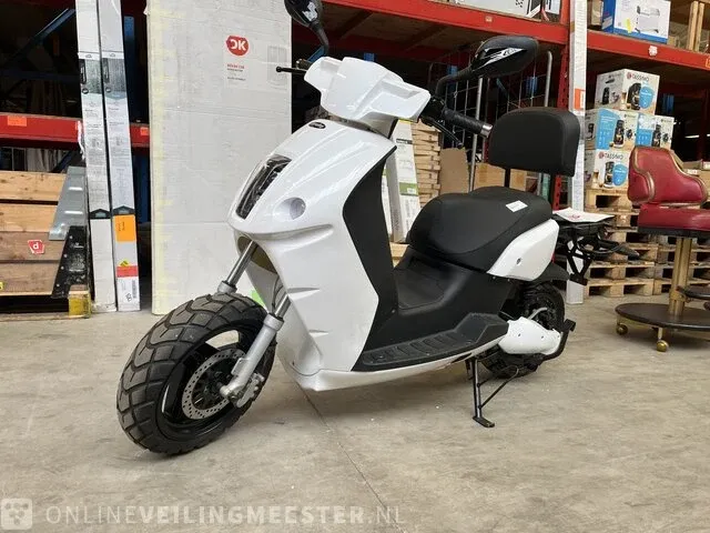 Elektrische scooter 80 km p/u edrive, wit - afbeelding 1 van  9