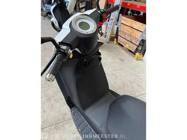 Elektrische scooter 80 km p/u edrive, wit - afbeelding 5 van  9