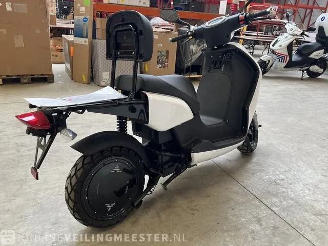 Elektrische scooter 80 km p/u edrive, wit - afbeelding 8 van  9