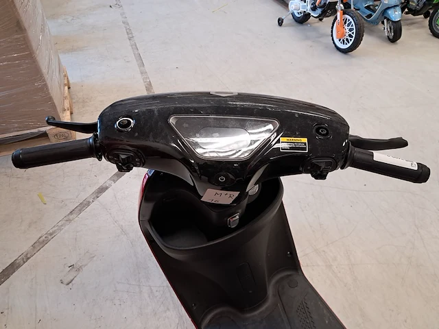 Elektrische scooter e-drive, milano, 45 km/uur - afbeelding 15 van  17