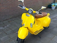 Elektrische scooter, geel, bouwjaar 2021