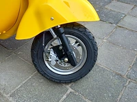 Elektrische scooter, geel, bouwjaar 2021 - afbeelding 4 van  6