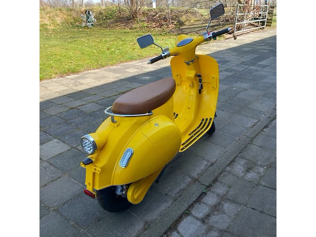 Elektrische scooter, geel, bouwjaar 2021 - afbeelding 3 van  6