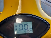 Elektrische scooter, geel, bouwjaar 2021 - afbeelding 6 van  6