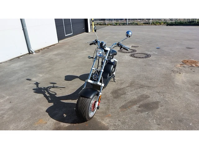 Elektrische scooter, grijs / chroom, bouwjaar 2021 - afbeelding 4 van  11