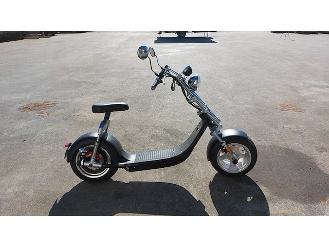 Elektrische scooter, grijs / chroom, bouwjaar 2021 - afbeelding 6 van  11