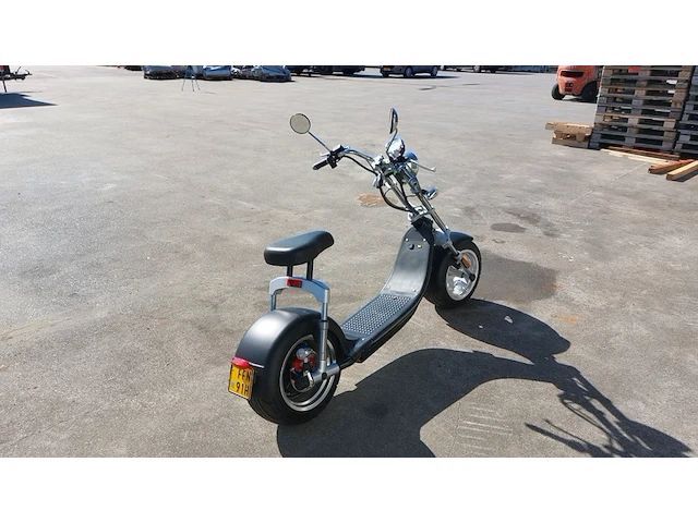 Elektrische scooter, grijs / chroom, bouwjaar 2021 - afbeelding 7 van  11