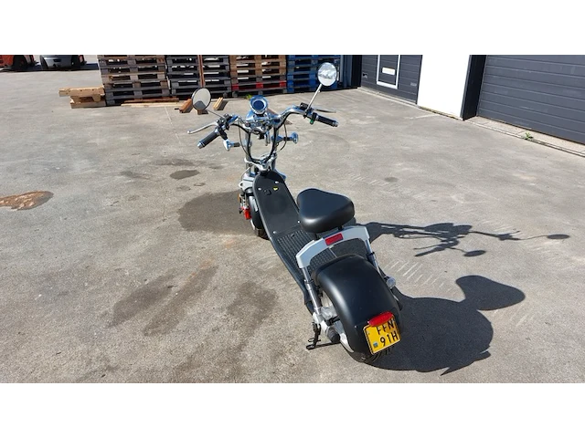 Elektrische scooter, grijs / chroom, bouwjaar 2021 - afbeelding 8 van  11