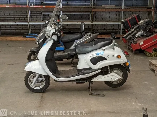 Elektrische scooter qwic - afbeelding 1 van  10