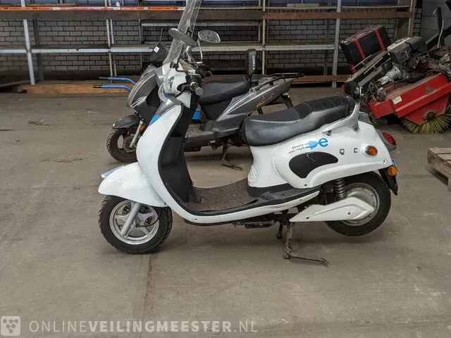 Elektrische scooter qwic - afbeelding 3 van  10