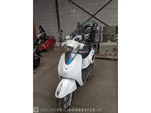Elektrische scooter qwic - afbeelding 5 van  10